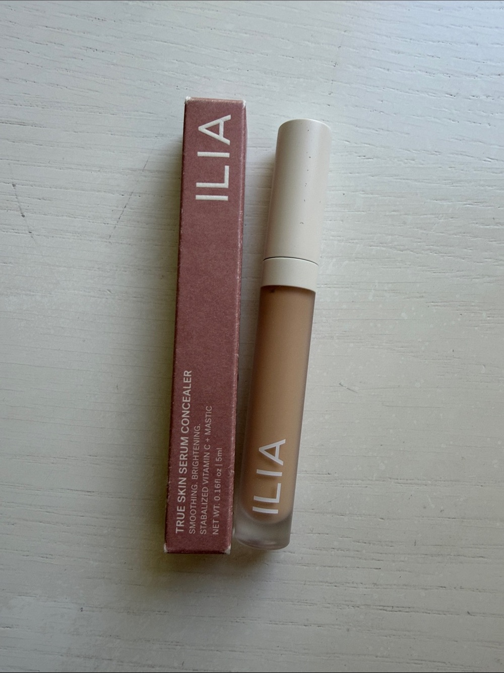 New in Box Ilia True Skin Serum Concealer in Chicory SC1